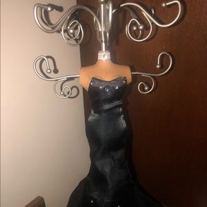 Necklace hanger